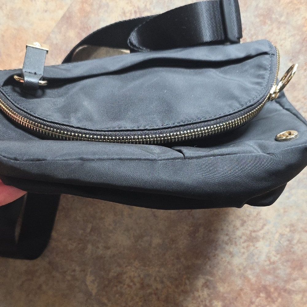 Lululemon Black Crossbody Bag with Gold Details - Picture 4 of 4